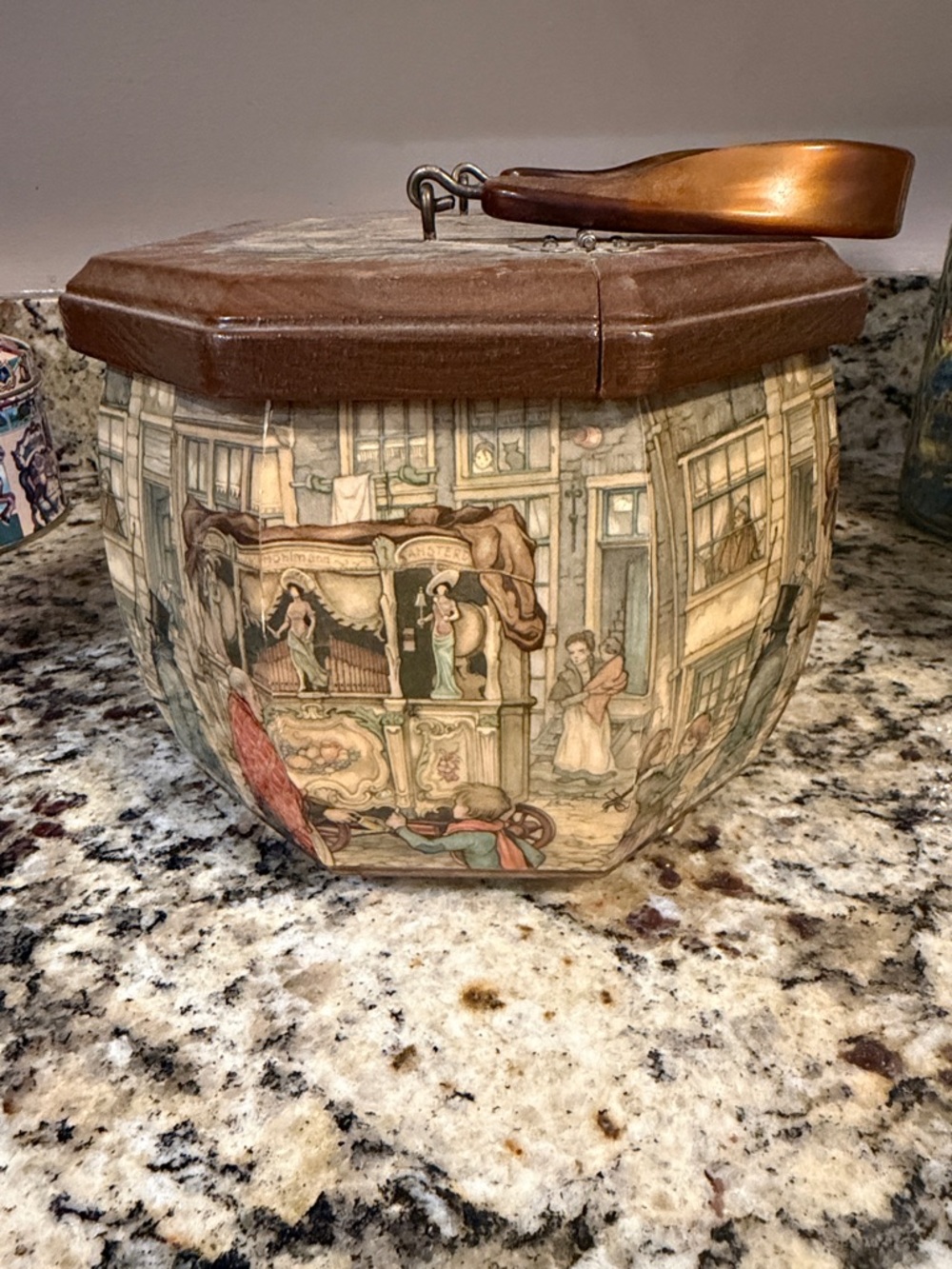 Vintage Hand-Painted Octagonal Wooden Keepsake Box in Warm Brown Tones - Picture 4 of 7
